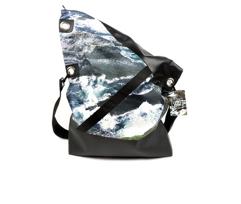 [U/A] Messenger – Sea Cliffs